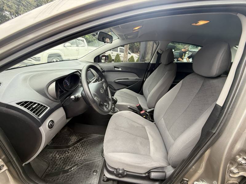HYUNDAI - HB20S - 2017/2018 - Prata - R$ 62.000,00