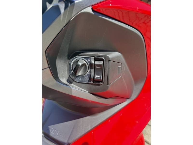 HONDA - ADV 150 - 2022/2023 - Vermelha - R$ 24.900,00