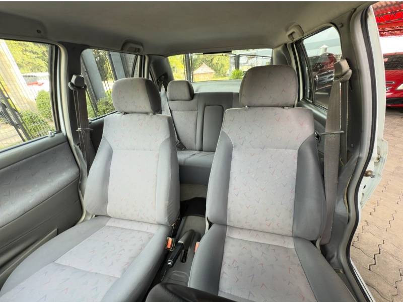 VOLKSWAGEN - SANTANA - 2000/2001 - Branca - R$ 22.900,00