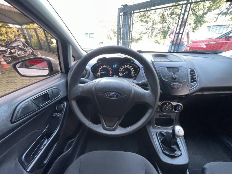 FORD - FIESTA - 2016/2016 - Branca - R$ 48.500,00