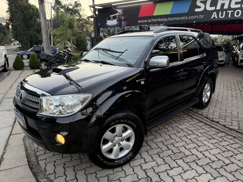 TOYOTA - HILUX SW4 - 2010/2010 - Preta - R$ 118.000,00