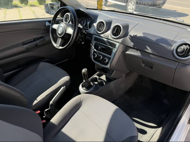VOLKSWAGEN - SAVEIRO - 2013/2013 - Branca - R$ 46.000,00