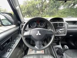 MITSUBISHI - PAJERO TR4 - 2013/2014 - Preta - R$ 61.000,00