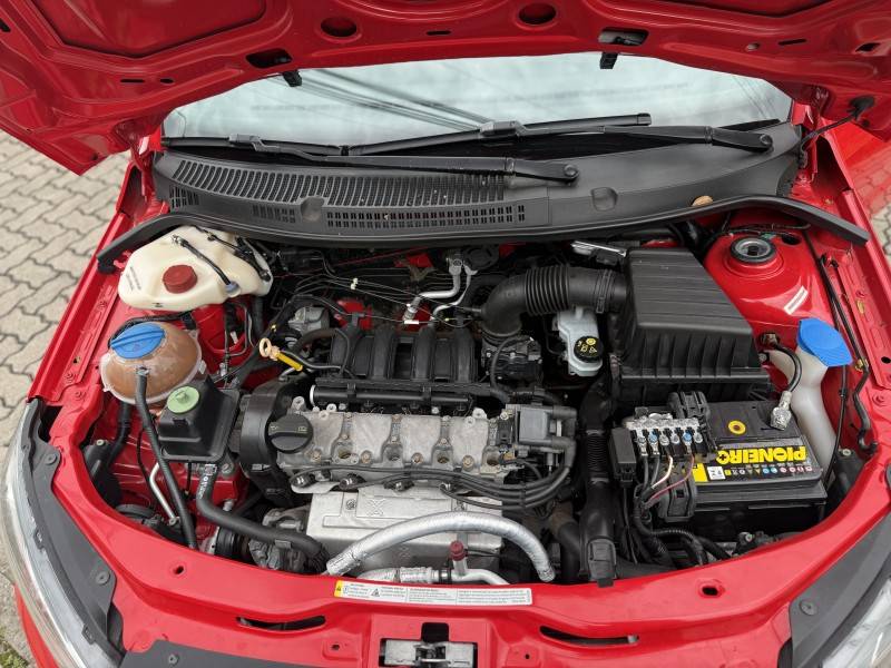 VOLKSWAGEN - SAVEIRO - 2016/2017 - Vermelha - R$ 59.000,00