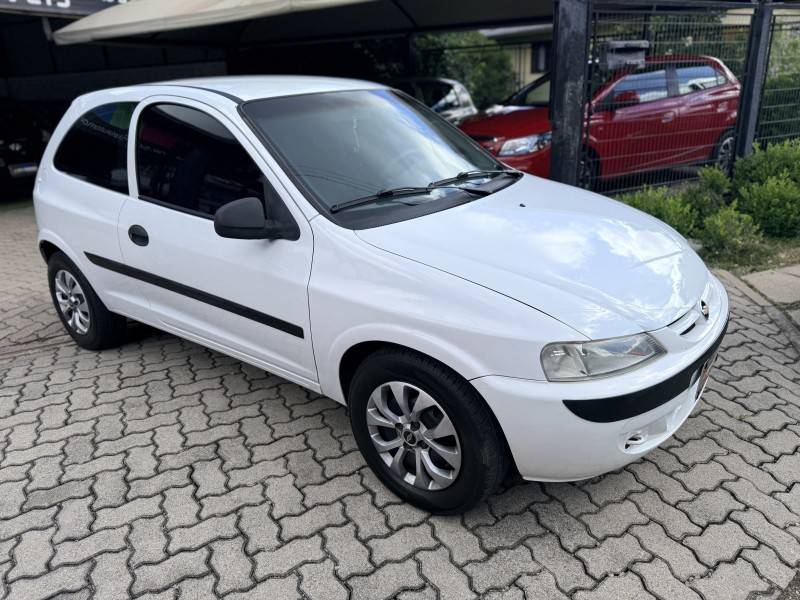 CHEVROLET - CELTA - 2005/2006 - Branca - R$ 18.900,00