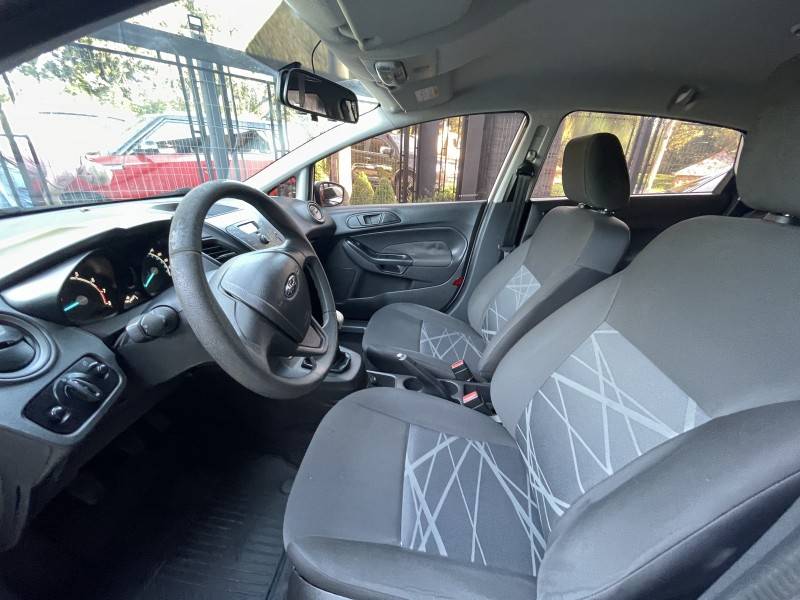 FORD - FIESTA - 2016/2016 - Branca - R$ 48.500,00