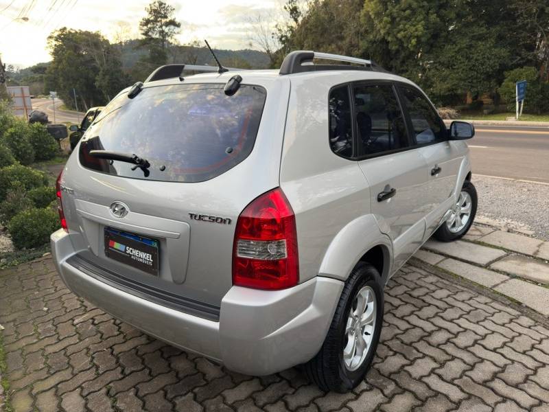 HYUNDAI - TUCSON - 2010/2011 - Prata - R$ 44.000,00