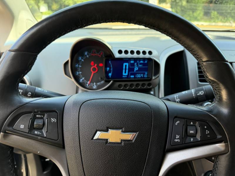 CHEVROLET - SONIC - 2013/2013 - Preta - R$ 43.000,00