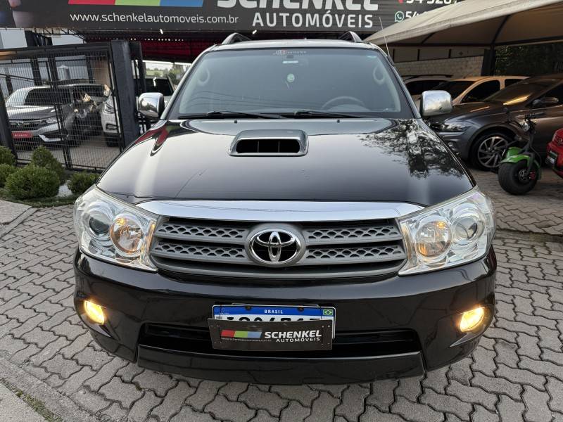TOYOTA - HILUX SW4 - 2010/2010 - Preta - R$ 118.000,00