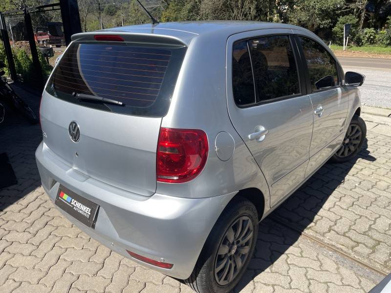 VOLKSWAGEN - FOX - 2013/2014 - Prata - R$ 43.900,00