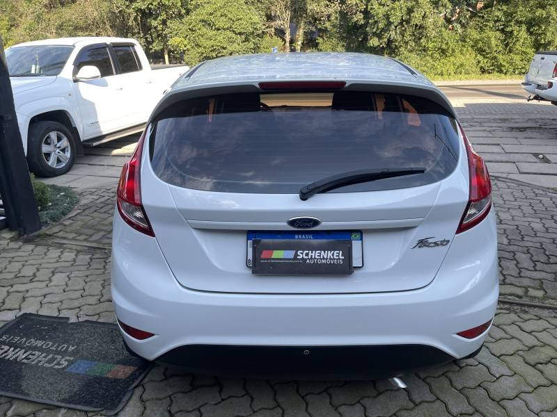 FORD - FIESTA - 2016/2016 - Branca - R$ 48.500,00