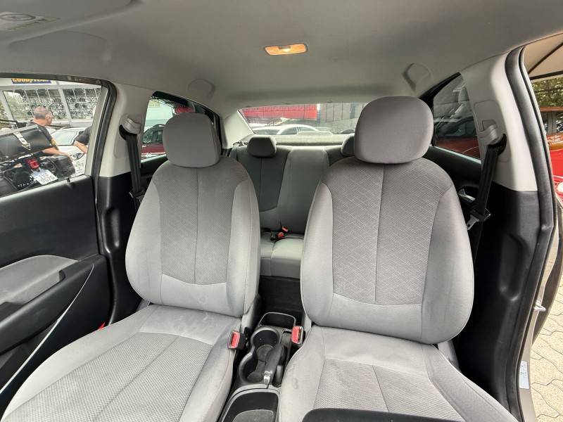 HYUNDAI - HB20S - 2017/2018 - Prata - R$ 62.000,00