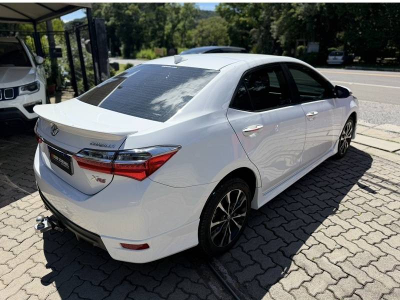 TOYOTA - COROLLA - 2018/2018 - Branca - R$ 105.900,00