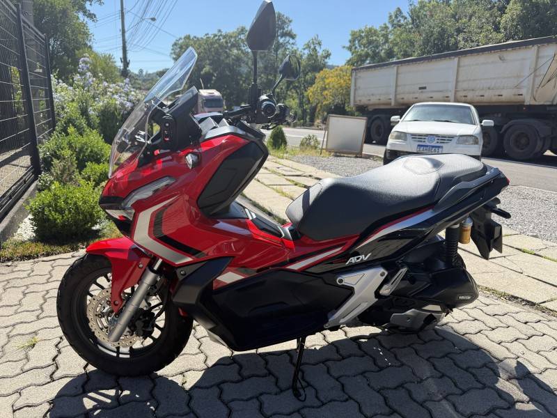 HONDA - ADV 150 - 2022/2023 - Vermelha - R$ 24.900,00