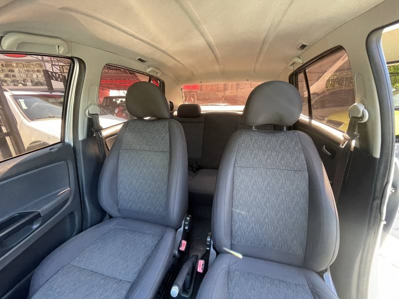 VOLKSWAGEN - FOX - 2013/2014 - Prata - R$ 43.900,00