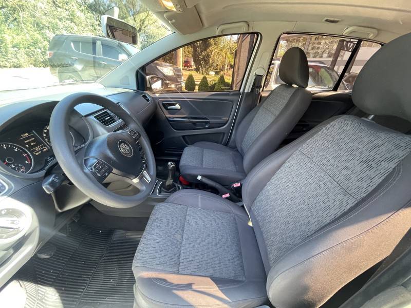VOLKSWAGEN - FOX - 2013/2014 - Prata - R$ 43.900,00