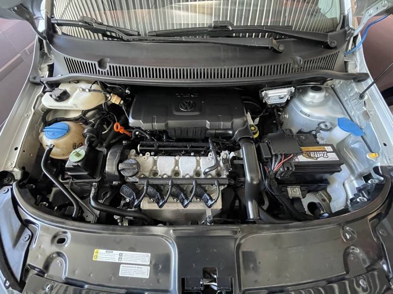 VOLKSWAGEN - FOX - 2013/2014 - Prata - R$ 43.900,00