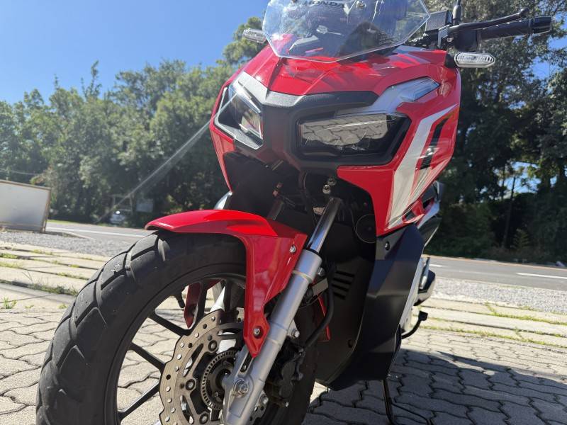 HONDA - ADV 150 - 2022/2023 - Vermelha - R$ 24.900,00