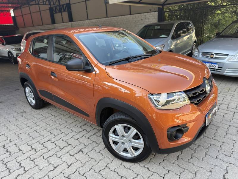 RENAULT - KWID - 2021/2022 - Laranja - R$ 51.900,00