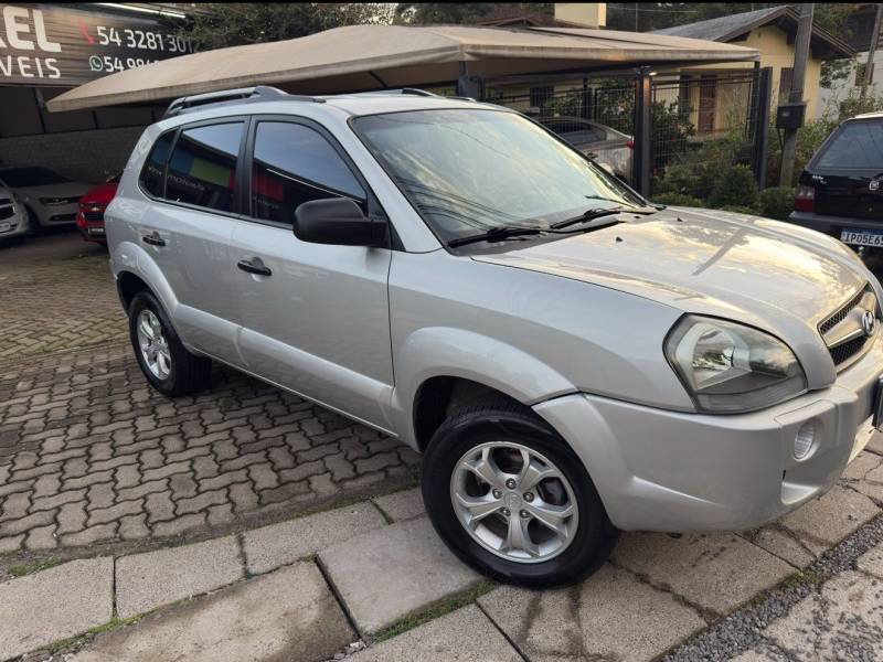 HYUNDAI - TUCSON - 2010/2011 - Prata - R$ 44.000,00