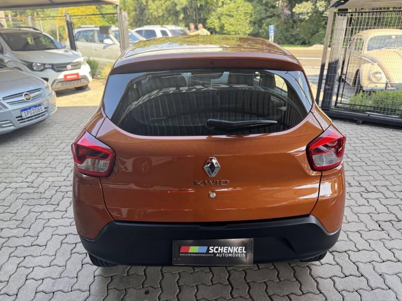 RENAULT - KWID - 2021/2022 - Laranja - R$ 51.900,00
