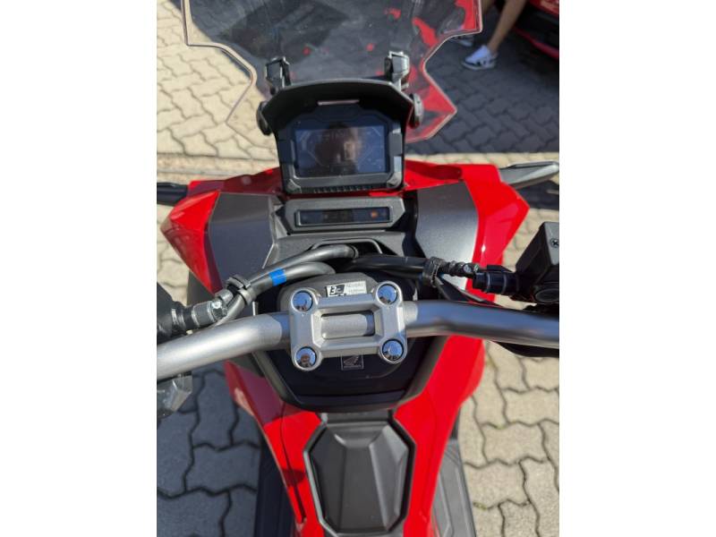 HONDA - ADV 150 - 2022/2023 - Vermelha - R$ 24.900,00