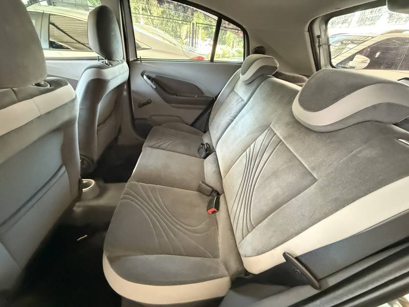 CHEVROLET - AGILE - 2010/2011 - Prata - R$ 35.900,00