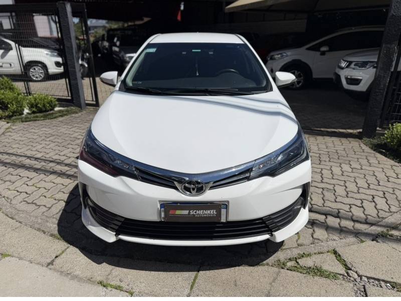 TOYOTA - COROLLA - 2018/2018 - Branca - R$ 105.900,00