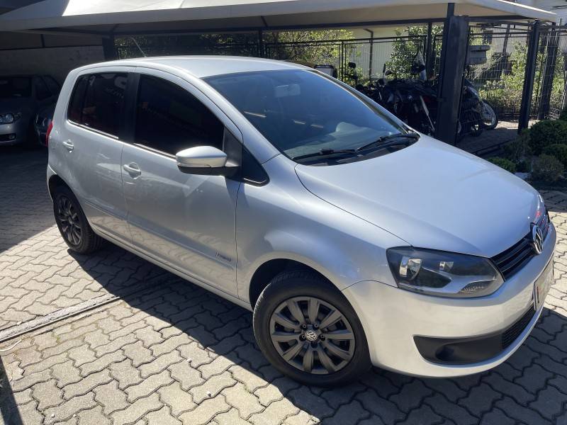 VOLKSWAGEN - FOX - 2013/2014 - Prata - R$ 43.900,00