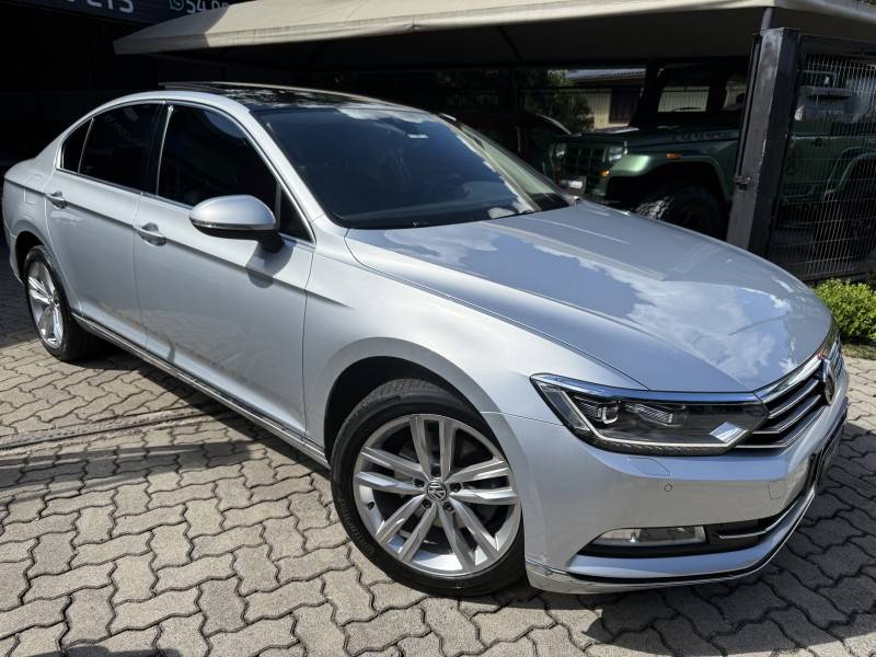 VOLKSWAGEN - PASSAT - 2018/2018 - Prata - R$ 136.000,00