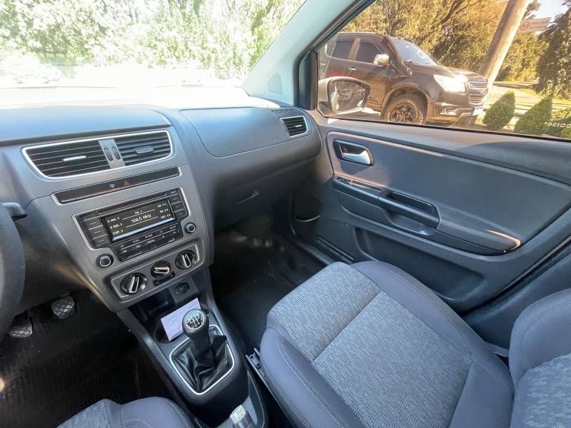 VOLKSWAGEN - FOX - 2013/2014 - Prata - R$ 43.900,00