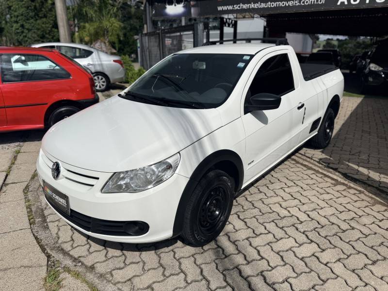 VOLKSWAGEN - SAVEIRO - 2012/2013 - Branca - R$ 46.900,00