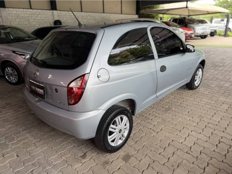 CHEVROLET - CELTA - 2010/2011 - Prata - R$ 25.900,00